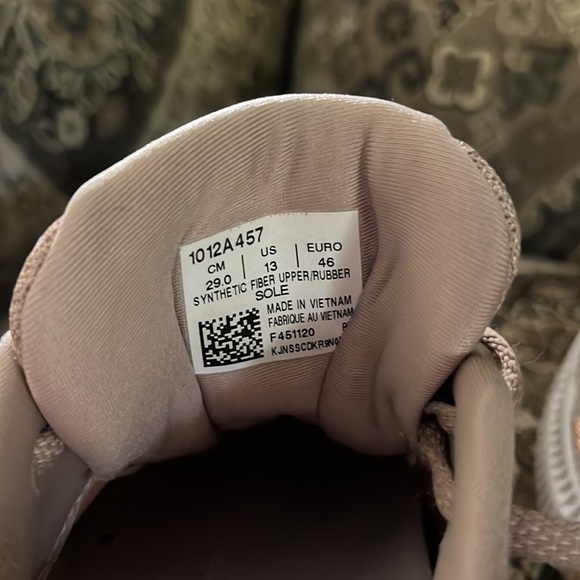 Men's gel kayano 28 ASICS / size 13/ gently used condition, rose color - Picture 5 of 5